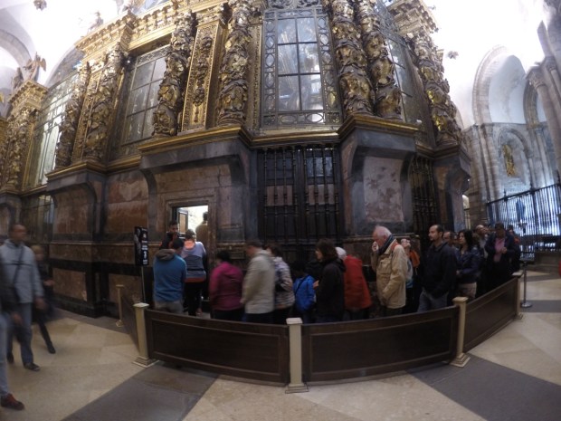 Queue to hug the apostle