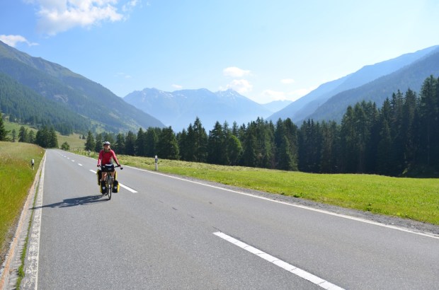 Up the valley from Zernez to Le Punt