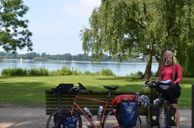 Great lunch spot by the lake