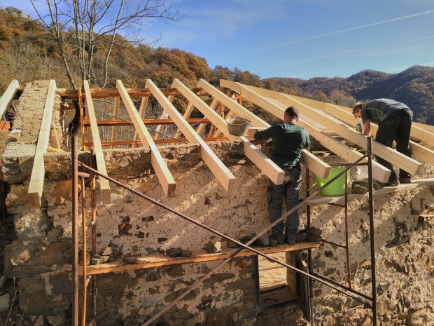 31 Build up side wall